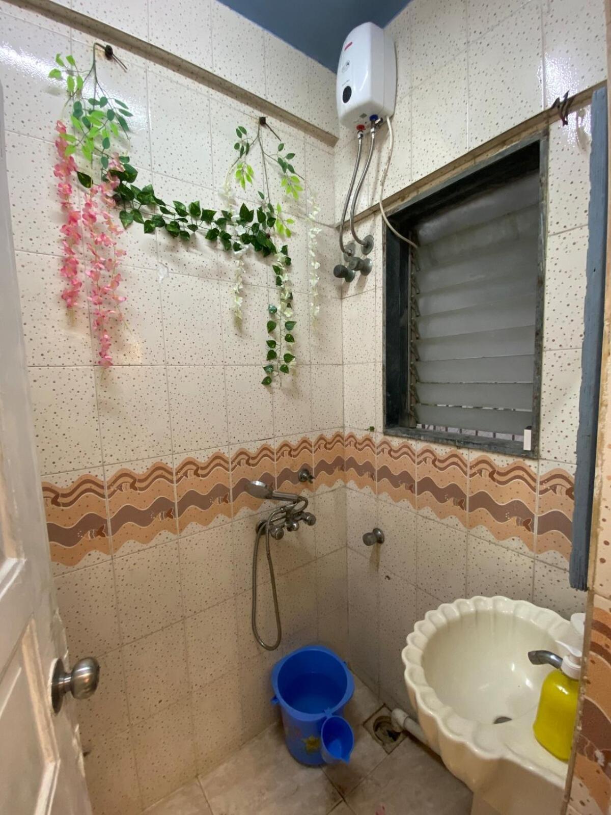 Pixiestays Forest House Juhu West Bombaj